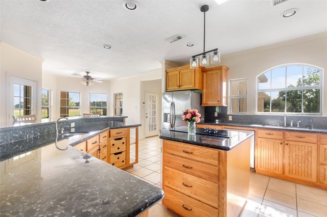 1030 Lillian Lane, Crosby, TX 77532