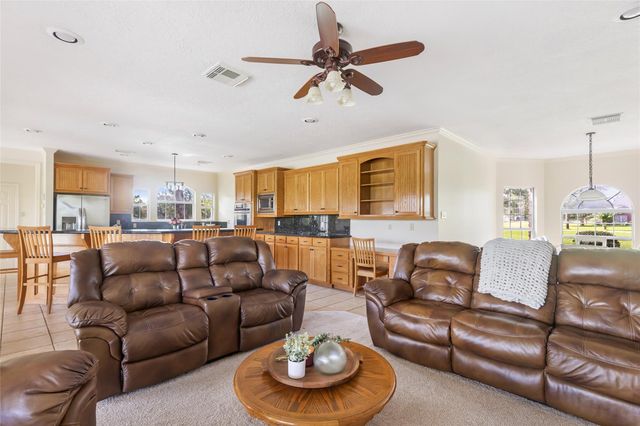 1030 Lillian Lane, Crosby, TX 77532
