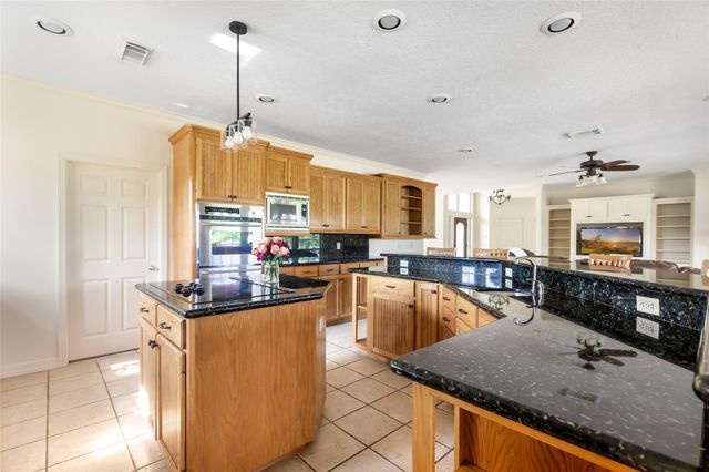 1030 Lillian Lane, Crosby, TX 77532