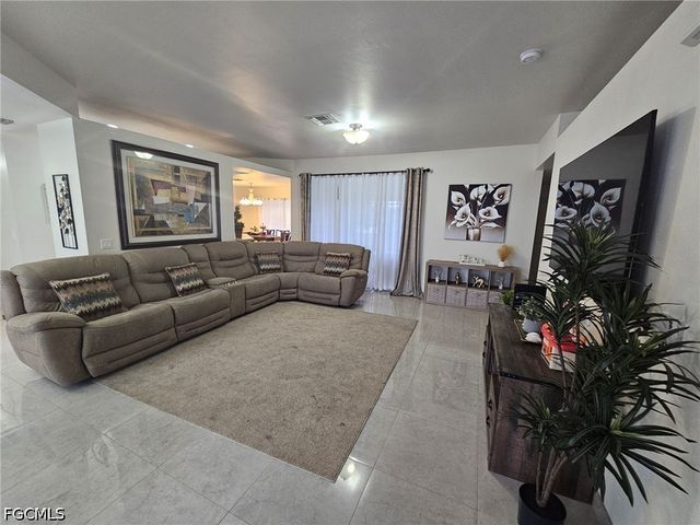 918 NE 13th ST, Cape Coral, FL 33909