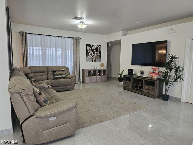 918 NE 13th ST, Cape Coral, FL 33909