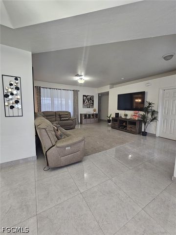 918 NE 13th ST, Cape Coral, FL 33909