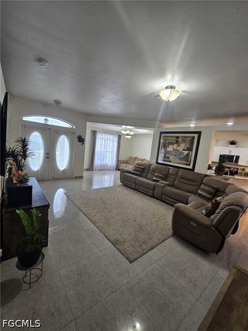 918 NE 13th ST, Cape Coral, FL 33909