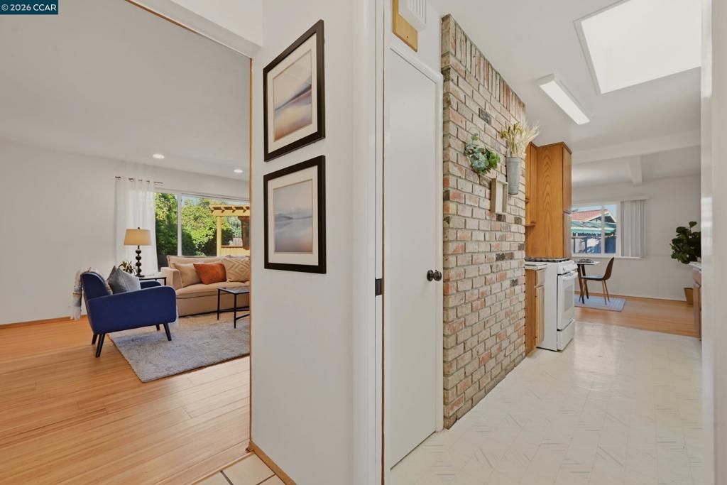 Image 6 of property listing at 433 Le Jean Way, Walnut Creek, CA 94597