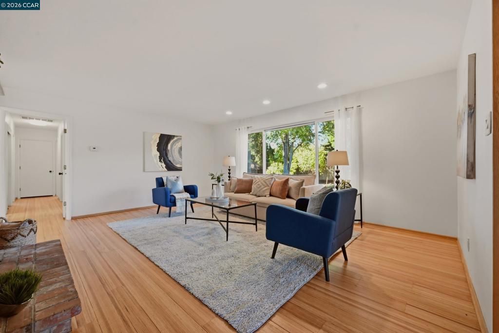 Image 7 of property listing at 433 Le Jean Way, Walnut Creek, CA 94597