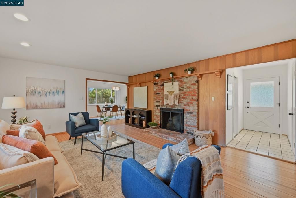 Image 8 of property listing at 433 Le Jean Way, Walnut Creek, CA 94597