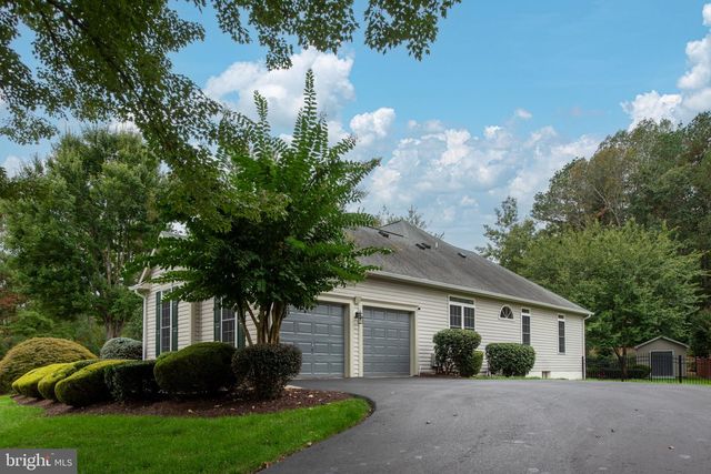 1 LAKEWIND LN, Stafford, VA 22554