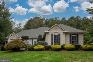 1 LAKEWIND LN, Stafford, VA 22554