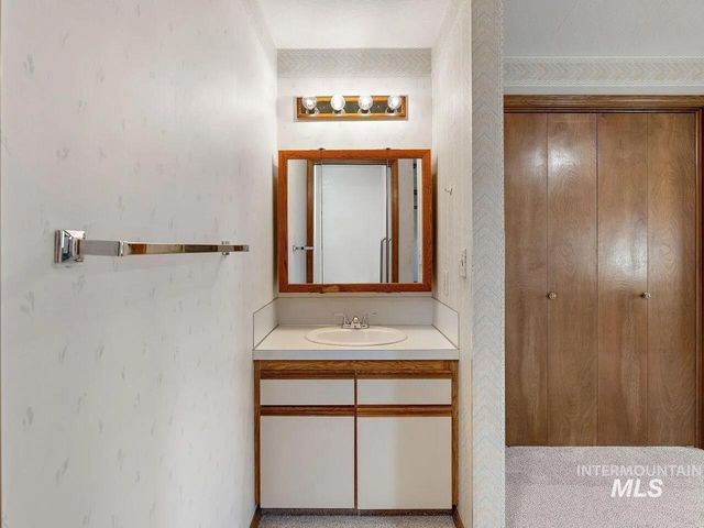 716 S 9th Ave, Caldwell, ID 83605