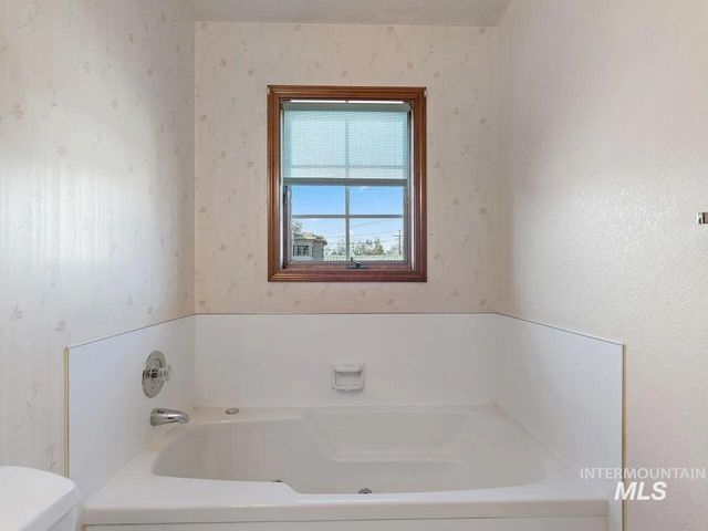 716 S 9th Ave, Caldwell, ID 83605