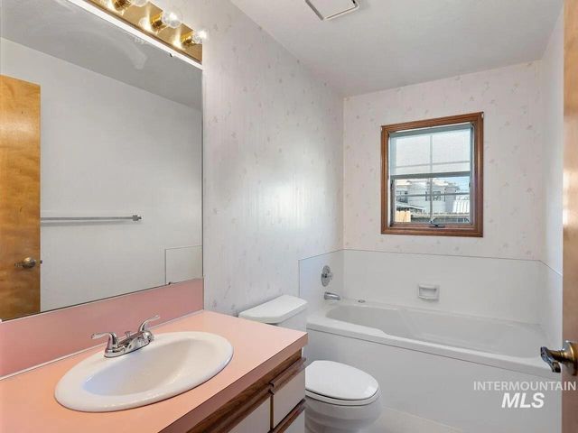 716 S 9th Ave, Caldwell, ID 83605