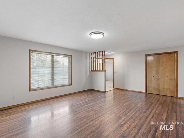 716 S 9th Ave, Caldwell, ID 83605