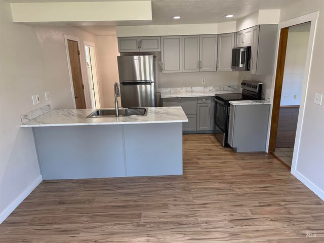716 S 9th Ave, Caldwell, ID 83605