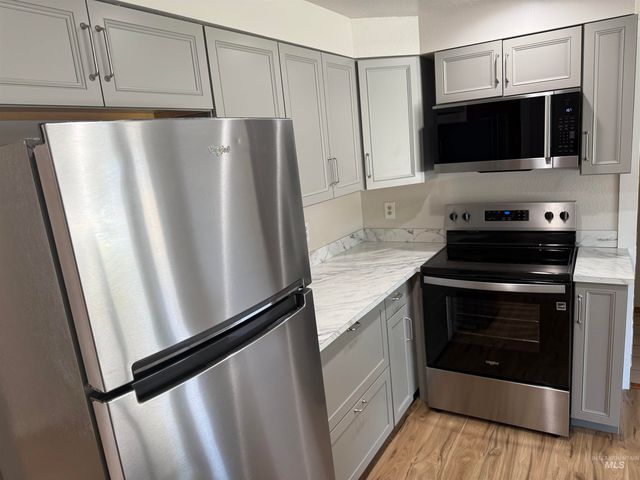 716 S 9th Ave, Caldwell, ID 83605