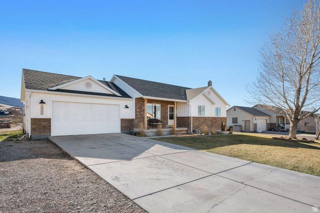 2026 E SADDLEBACK VIEW DR, Enoch, UT 84721