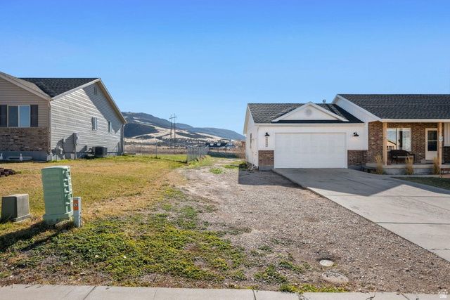 2026 E SADDLEBACK VIEW DR, Enoch, UT 84721