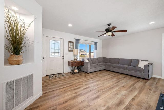 2026 E SADDLEBACK VIEW DR, Enoch, UT 84721