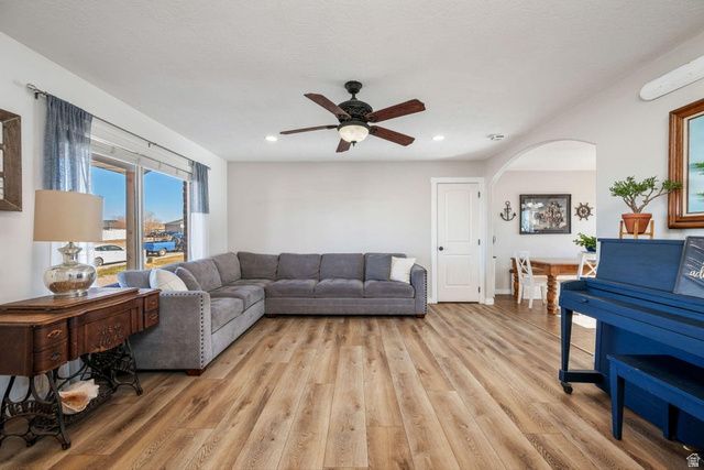 2026 E SADDLEBACK VIEW DR, Enoch, UT 84721