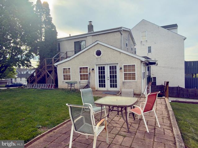 422 W 6TH AVE, Conshohocken, PA 19428