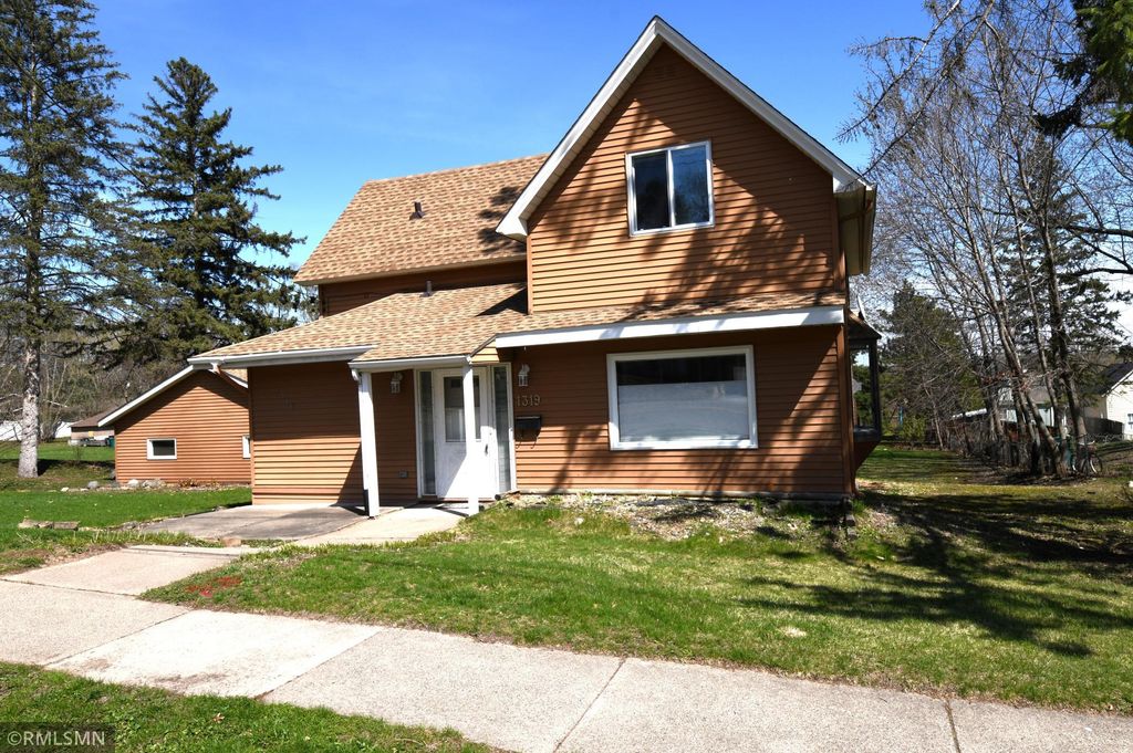 1319 2nd Street N, Stillwater, MN 55082