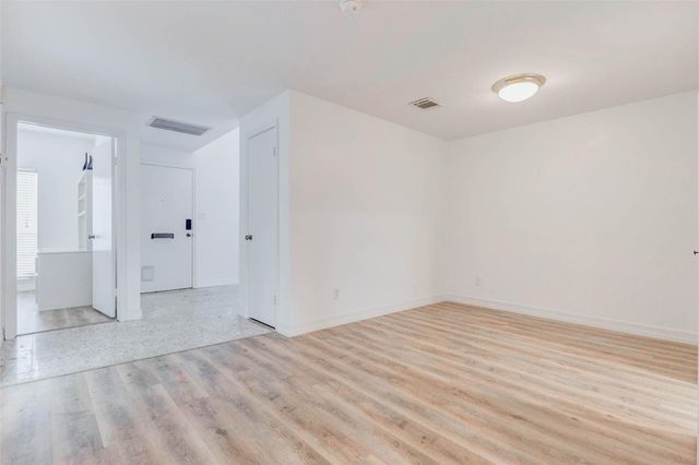 10720 Briar Forest Drive 32, Houston, TX 77042