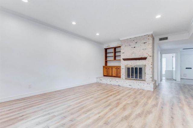 10720 Briar Forest Drive 32, Houston, TX 77042