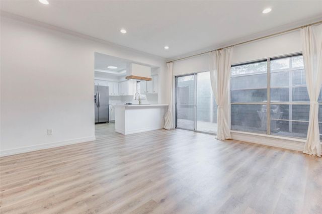 10720 Briar Forest Drive 32, Houston, TX 77042