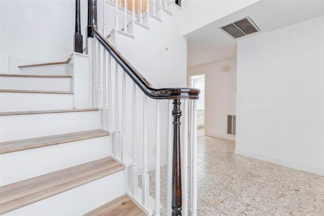 10720 Briar Forest Drive 32, Houston, TX 77042