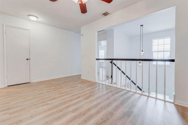 10720 Briar Forest Drive 32, Houston, TX 77042