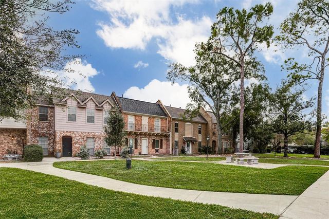 10720 Briar Forest Drive 32, Houston, TX 77042