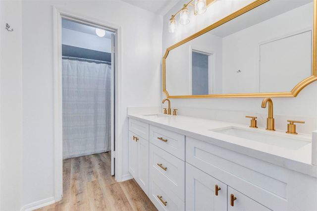 10720 Briar Forest Drive 32, Houston, TX 77042