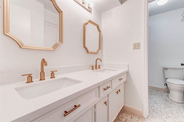 10720 Briar Forest Drive 32, Houston, TX 77042