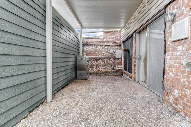 10720 Briar Forest Drive 32, Houston, TX 77042