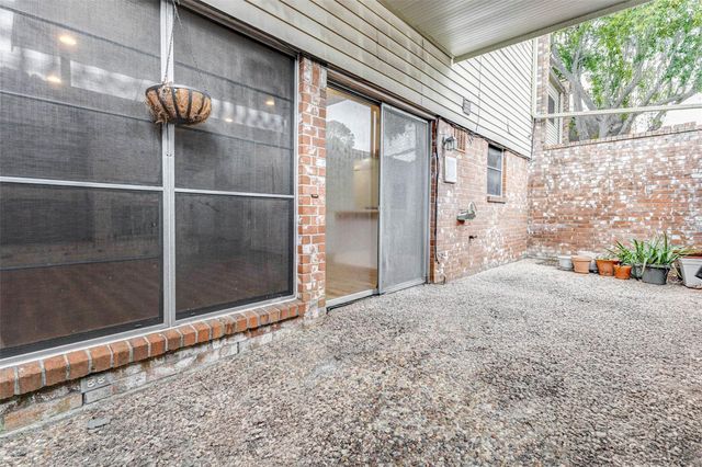 10720 Briar Forest Drive 32, Houston, TX 77042