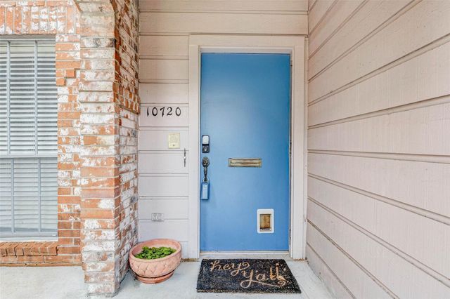 10720 Briar Forest Drive 32, Houston, TX 77042