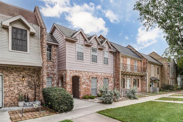 10720 Briar Forest Drive 32, Houston, TX 77042