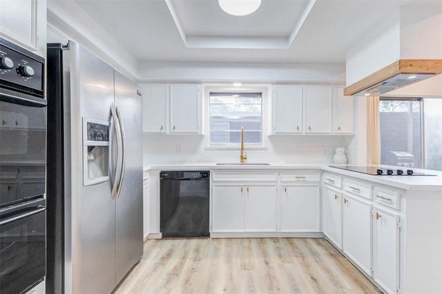 10720 Briar Forest Drive 32, Houston, TX 77042