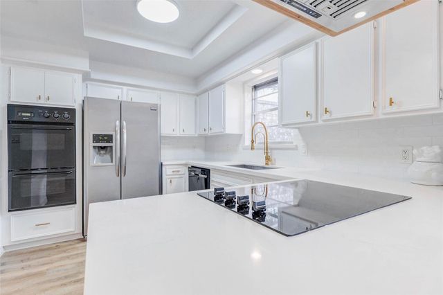 10720 Briar Forest Drive 32, Houston, TX 77042