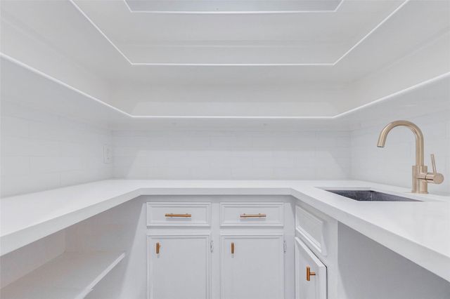 10720 Briar Forest Drive 32, Houston, TX 77042