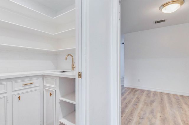 10720 Briar Forest Drive 32, Houston, TX 77042