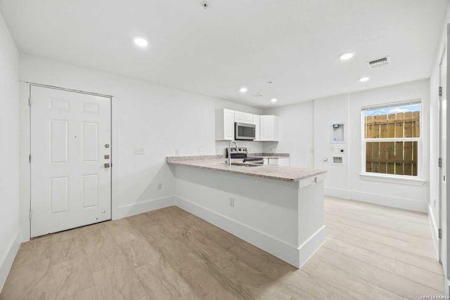 138 Ware Blvd Unit 1107, San Antonio, TX 78221