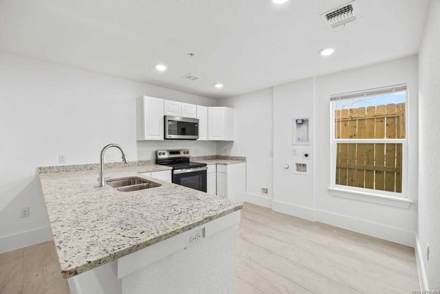 138 Ware Blvd Unit 1107, San Antonio, TX 78221