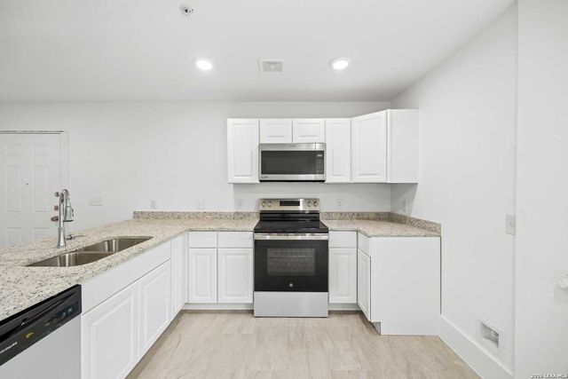138 Ware Blvd Unit 1107, San Antonio, TX 78221