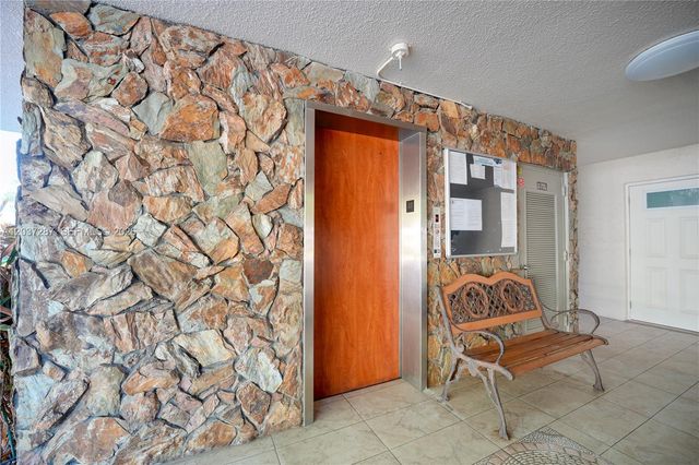 1024 SE 3rd Ave 102, Dania Beach, FL 33004