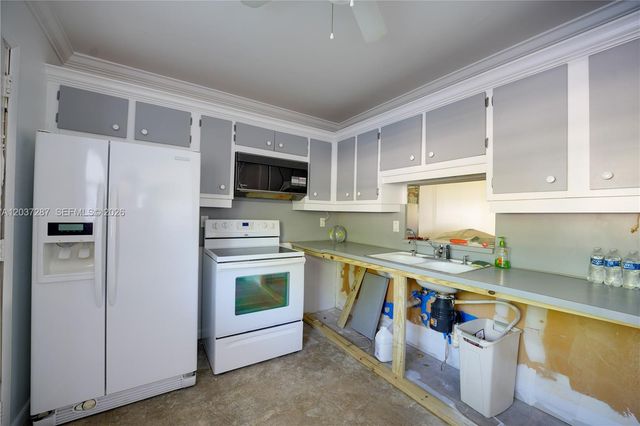 1024 SE 3rd Ave 102, Dania Beach, FL 33004