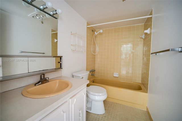 1024 SE 3rd Ave 102, Dania Beach, FL 33004