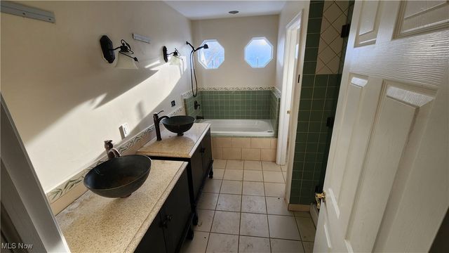 858 Marcie Drive, Cleveland, OH 44109