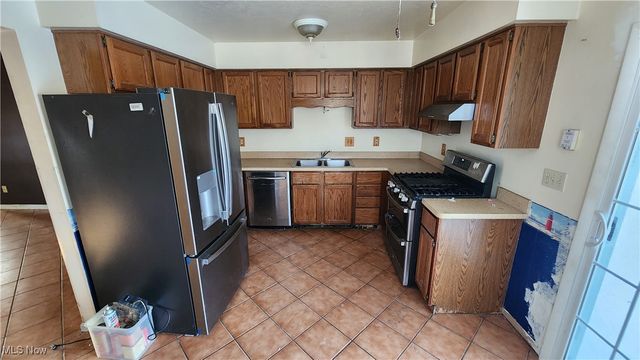 858 Marcie Drive, Cleveland, OH 44109