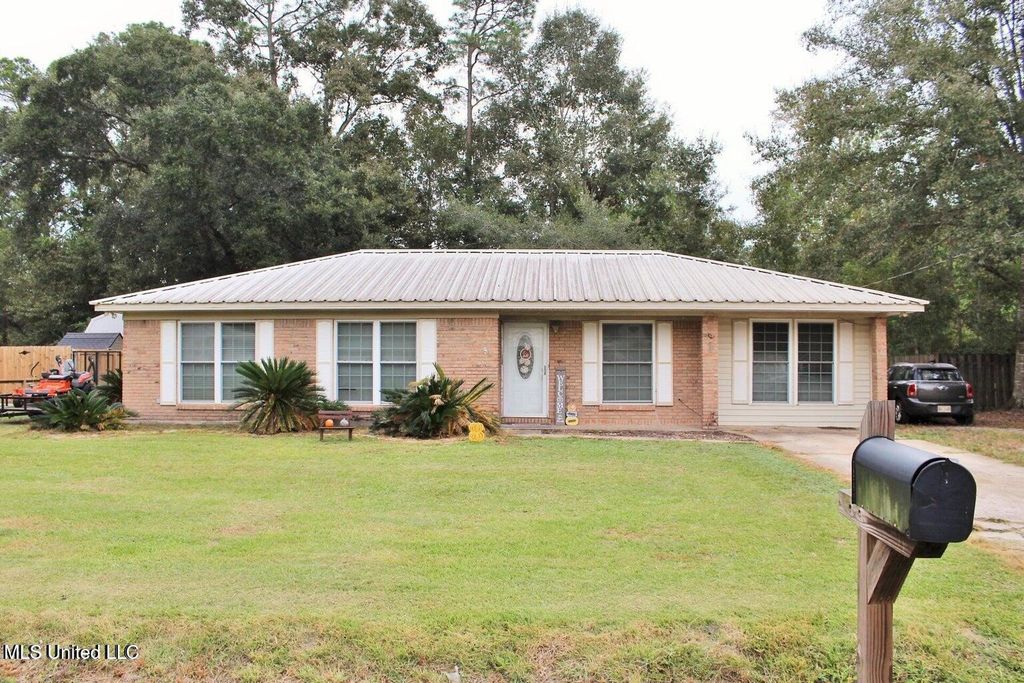 9808 Briarcliff Drive, Moss Point, MS 39562