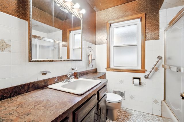 7433 N Oriole Avenue, Chicago, IL 60631